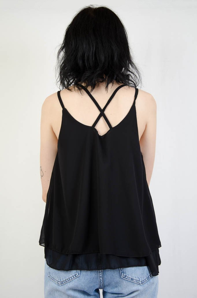 Czarna bluzka mgiełka na ramiączkach 