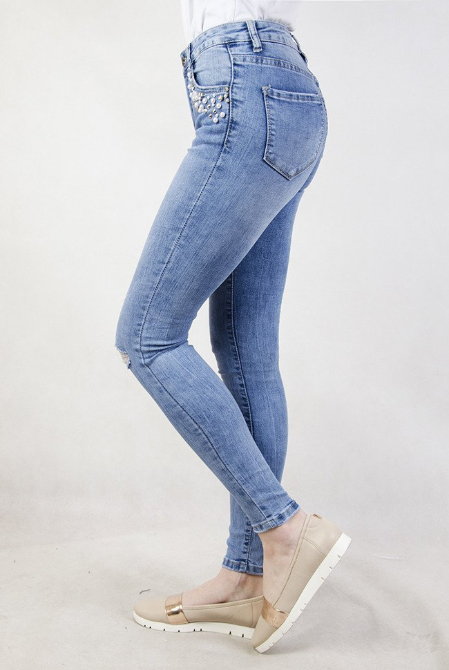 Jasne spodnie z koralikami przy kieszeni