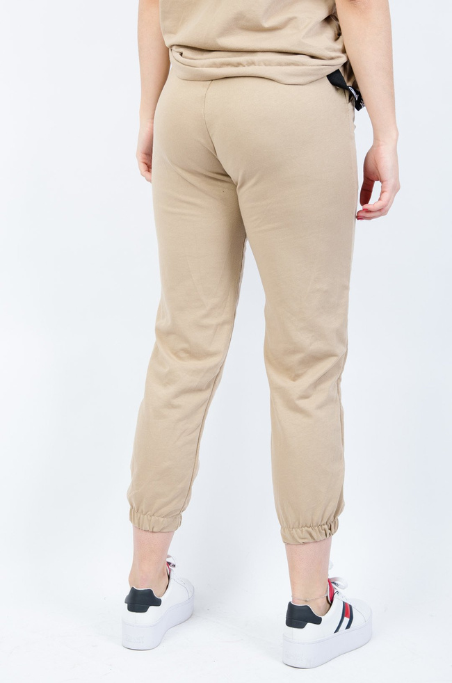 BEŻOWY KOMPLET DRESOWY Z LAMPASAMI 