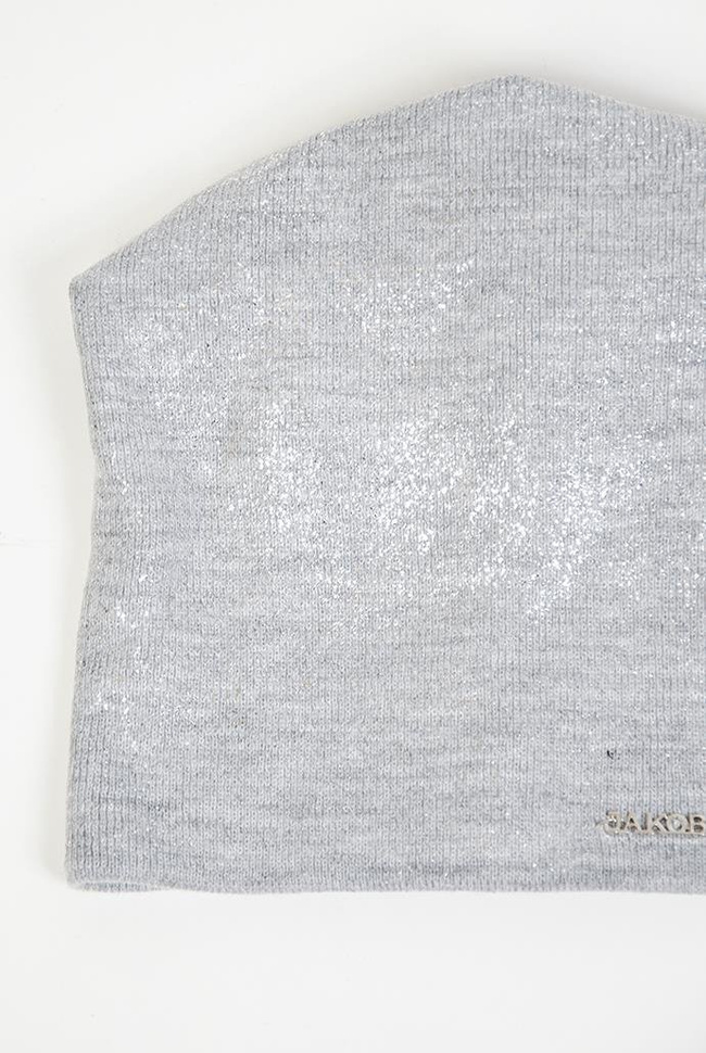 Jasnoszara czapka ze srebrnymi drobinkami i naszywką "JAKOB"