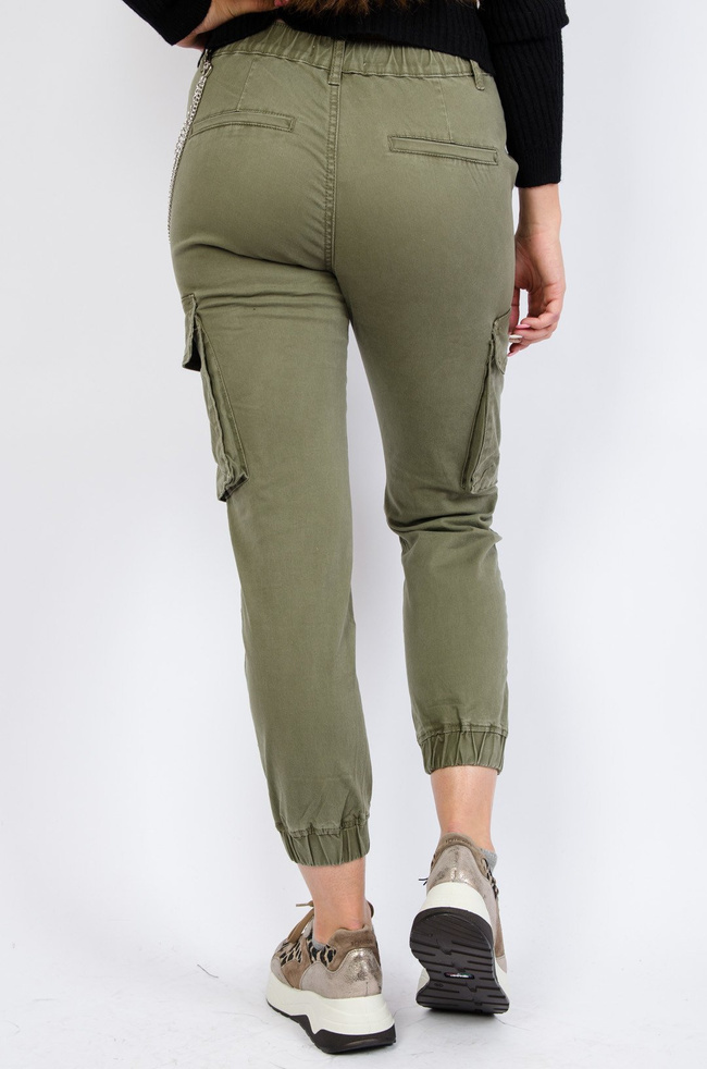 Spodnie bojówki z łańcuszkiem