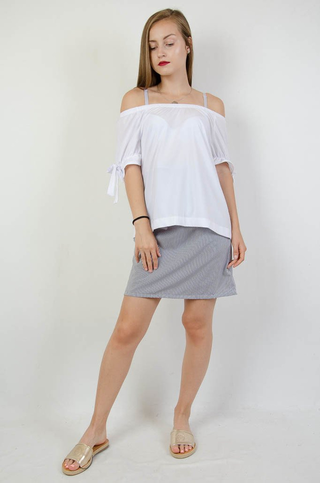 Biała bluzka z wiązaniem na rękawach