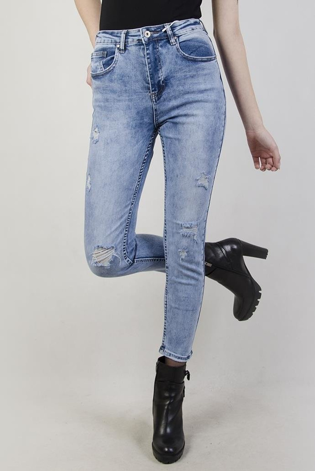 Jasne spodnie jeansowe z przetarciami i cieniowaniem