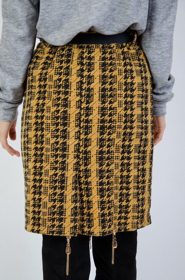 Musztardowa spódnica w pepitkę wiązana wstążką w pasie