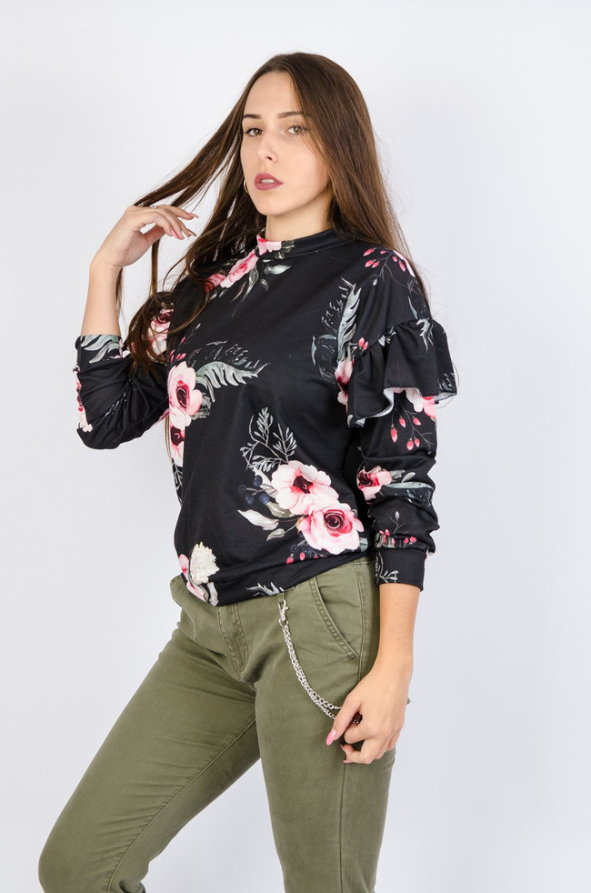 Czarna bluza w kwiaty z falbankami na rękawach