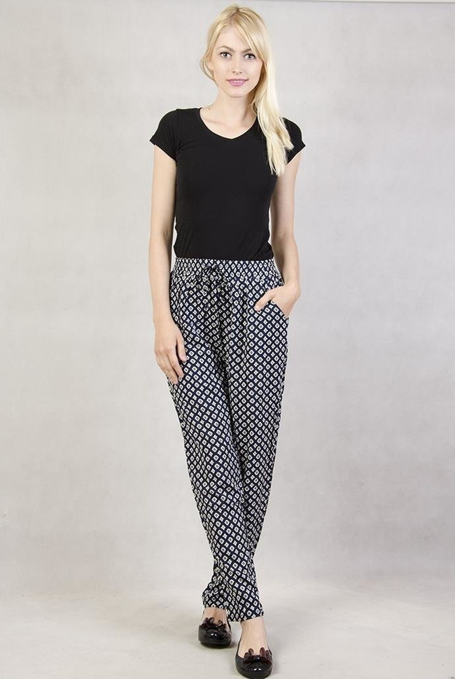 Spodnie letnie w czarno-białe romby
