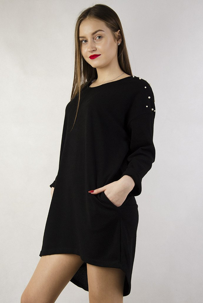 Czarna asymetryczna tunika z perełkami oraz wycięciem na plecach
