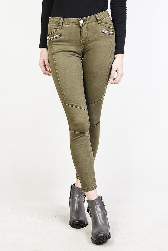 Zielone spodnie rurki jeansowe z zamkami i przeszyciami