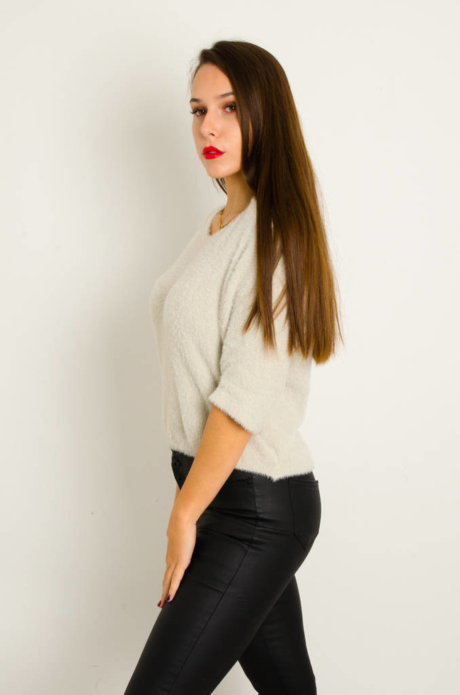 FUTRZANY SWETER NIETOPERZ- BEŻOWY