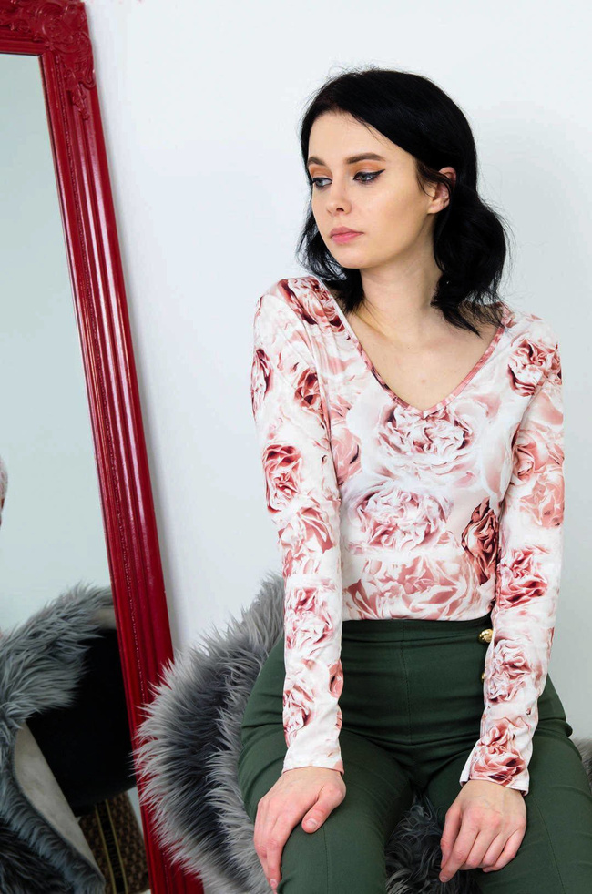 BEŻOWE BODY Z KWIATOWYM WZOREM