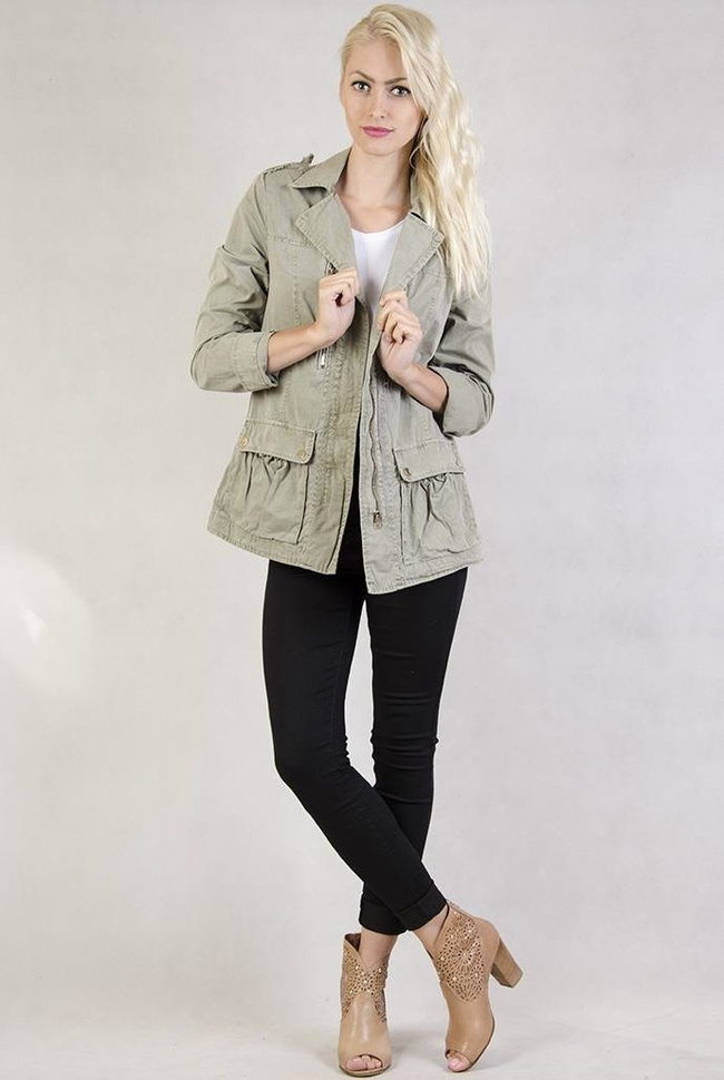 Kurtka khaki z kieszeniami i ozdobnymi zamkami
