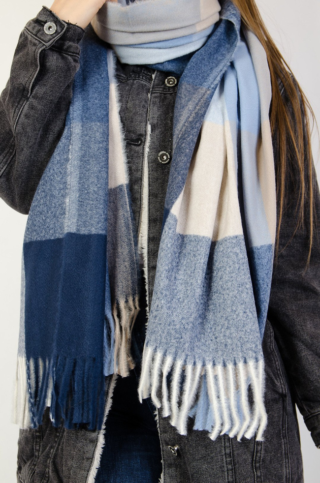 Beżowo- niebieski szal w kratę 