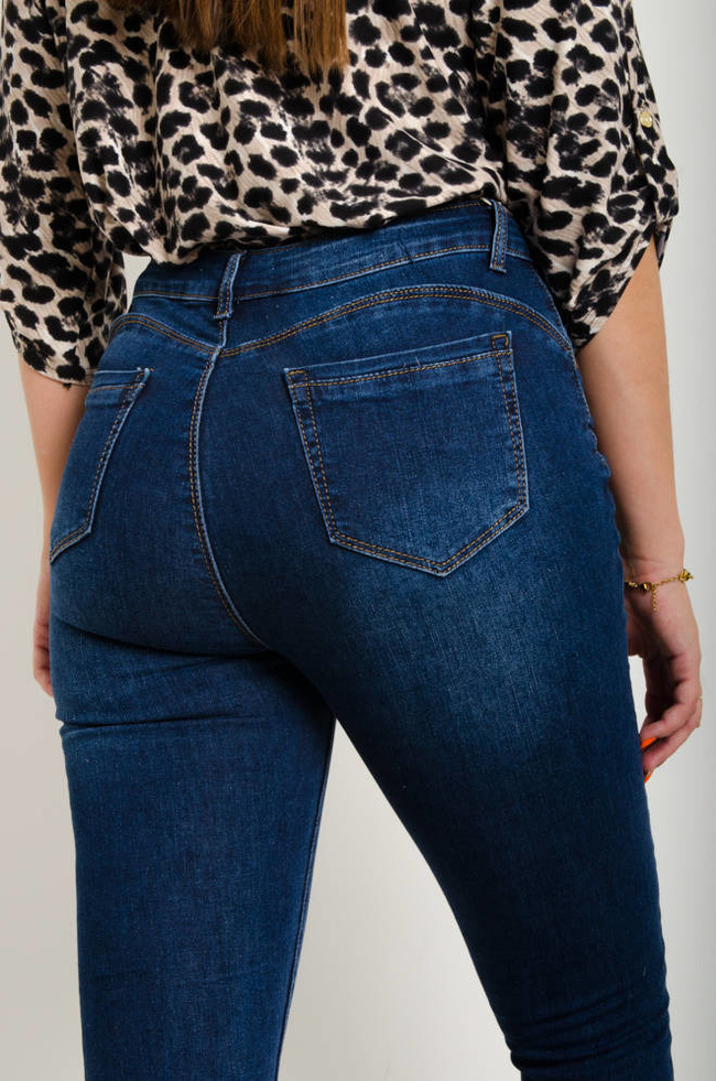 SPODNIE JEANSOWE PUSH UP Z OZDOBNĄ WSTĄŻKĄ 
