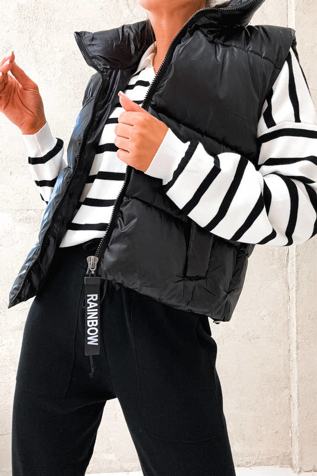 KAMIZELKA PIKOWANA Z KIESZENIAMI Z OZDOBNĄ WSTĄŻKĄ- CZARNA