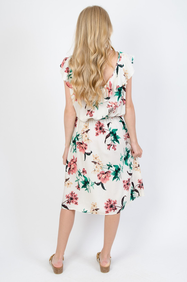 Kremowa sukienka w kwiaty z falbaną w dekolcie