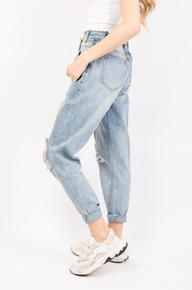JASNE SPODNIE JEANSOWE TYPY MOM FIT