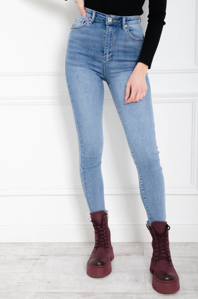 SPODNIE JEANSOWE Z SZARPANĄ NOGAWKĄ PUSH UP- WYSOKI STAN