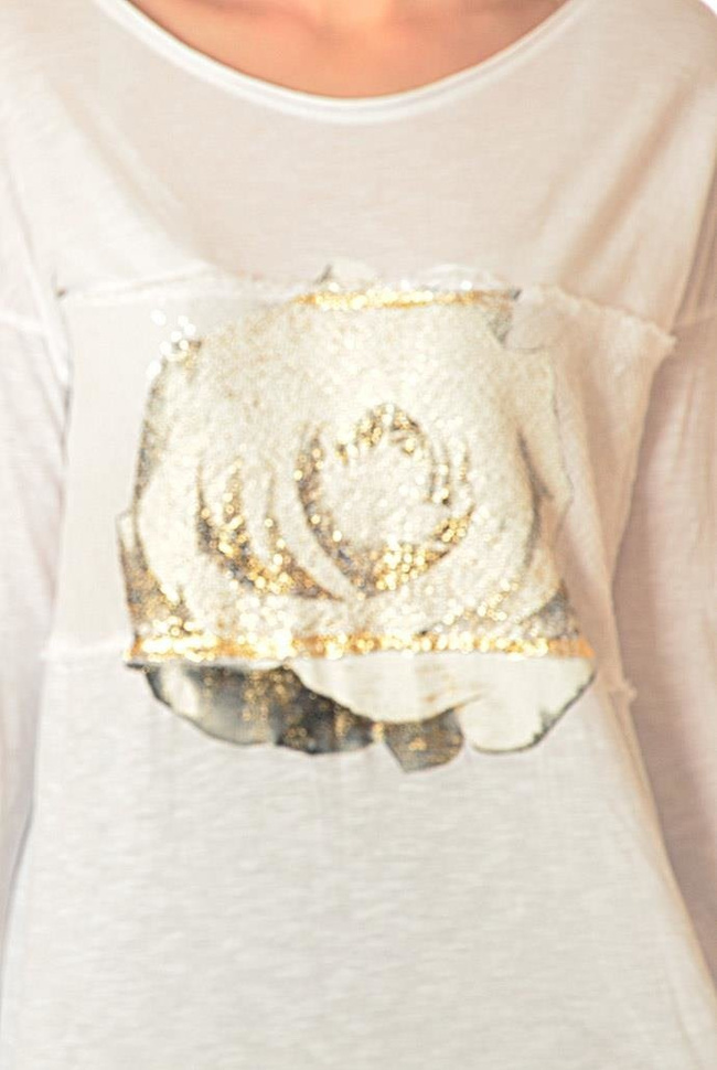 Biała bluzka z różą