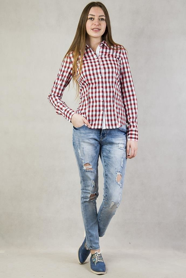Koszula w czerwono-białą kratę