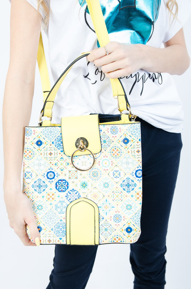 Żółta torebka w kolorowe wzory