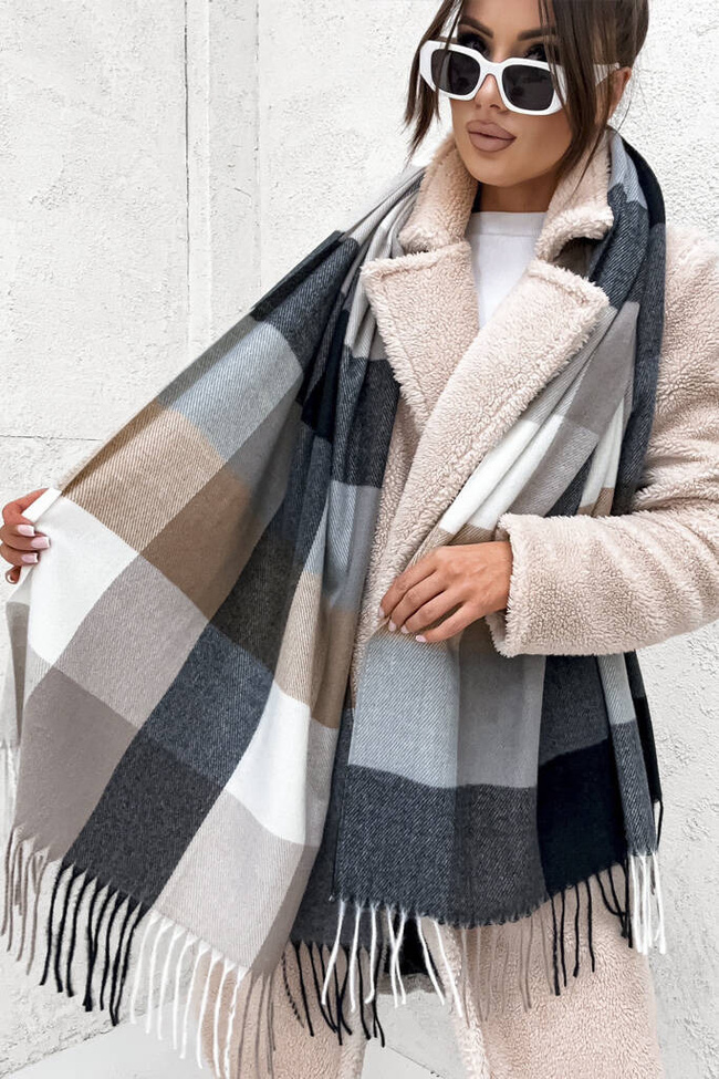 SZAL W KRATĘ Z FRĘDZLAMI- CZARNY