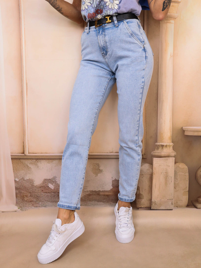 JASNE SPODNIE JEANSOWE MOM FIT+ PASEK