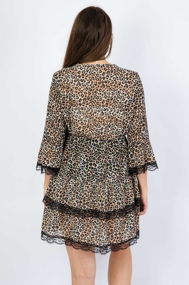 Sukienka w drobną panterkę wykończona koronką