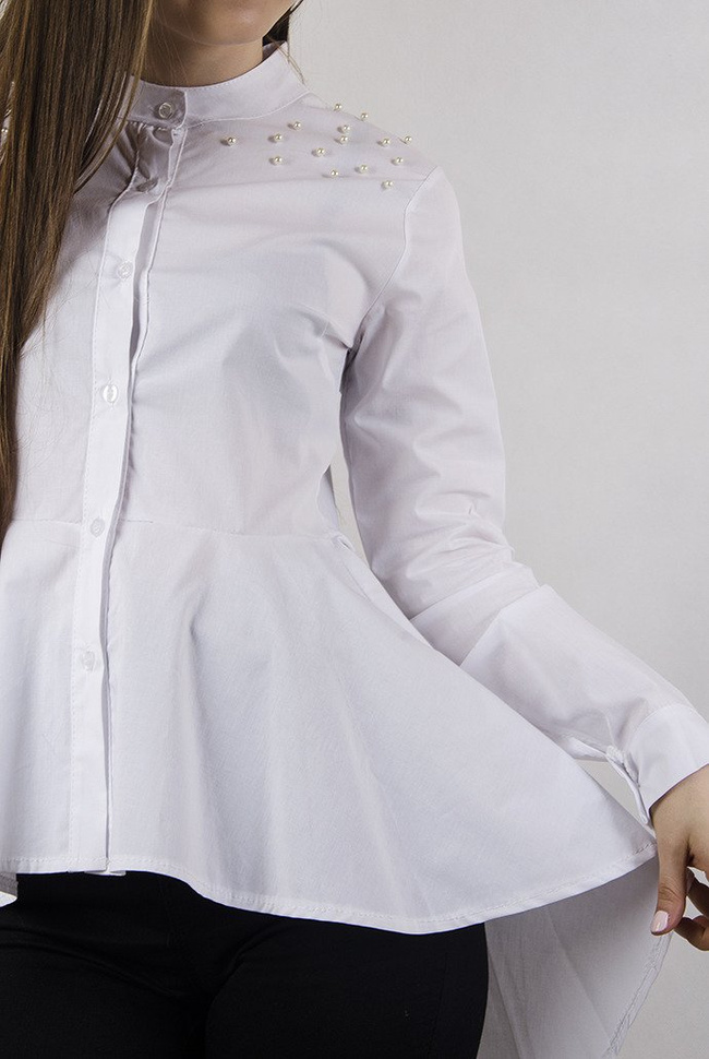 Biała długa koszula z rozkloszowanym dołem