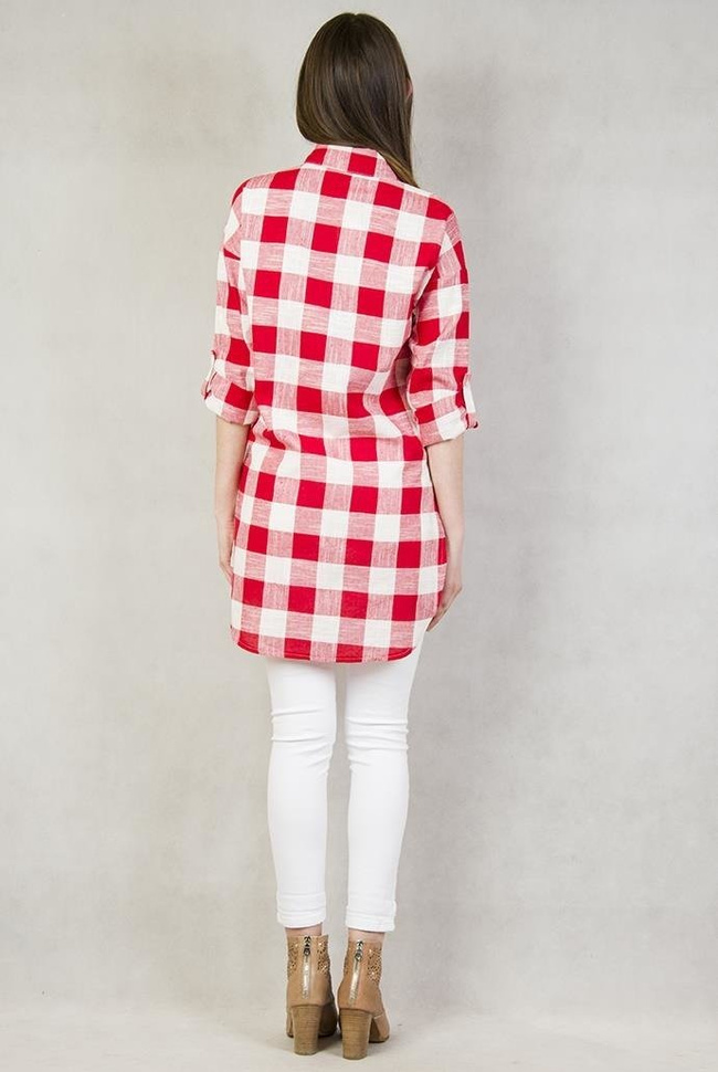 Biało-czerwona koszula w kratę z przedłużanym tyłem