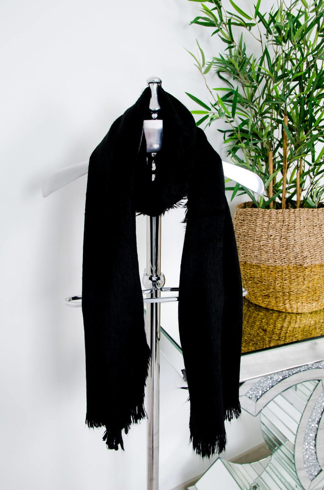 CZARNY WŁOCHATY SZAL