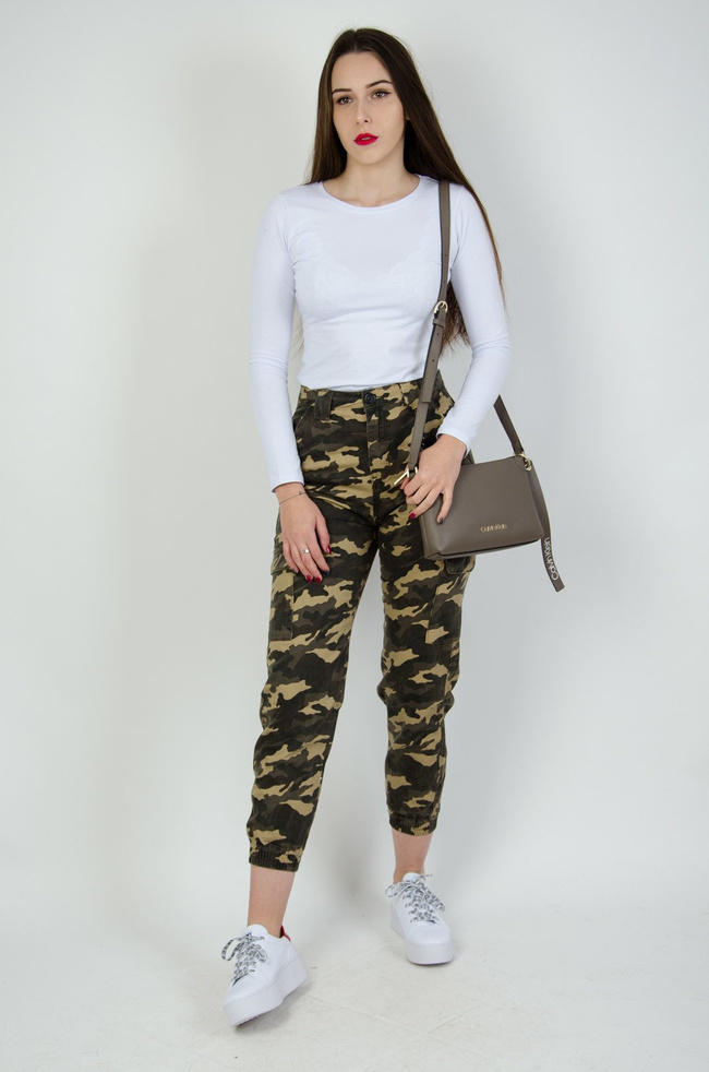 Joggery moro z doczepianym łańcuszkiem