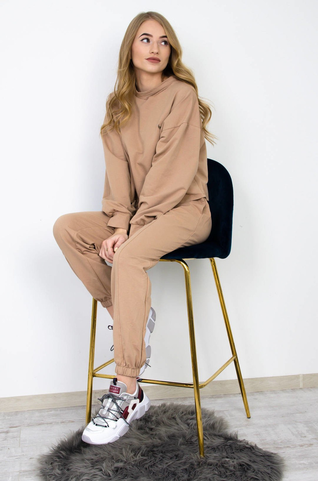 JASNO-BRĄZOWY BAWEŁNIANY KOMPLET DRESOWY Z PRZYPINKĄ