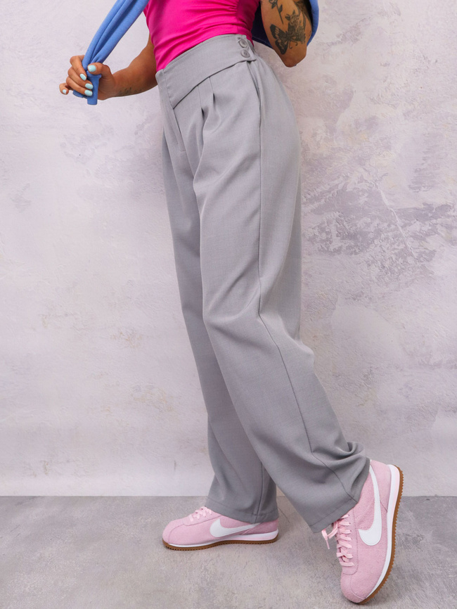 SPODNIE MATERIAŁOWE Z OZDOBNYM ZAPIĘCIEM NA BOKU- SZARE