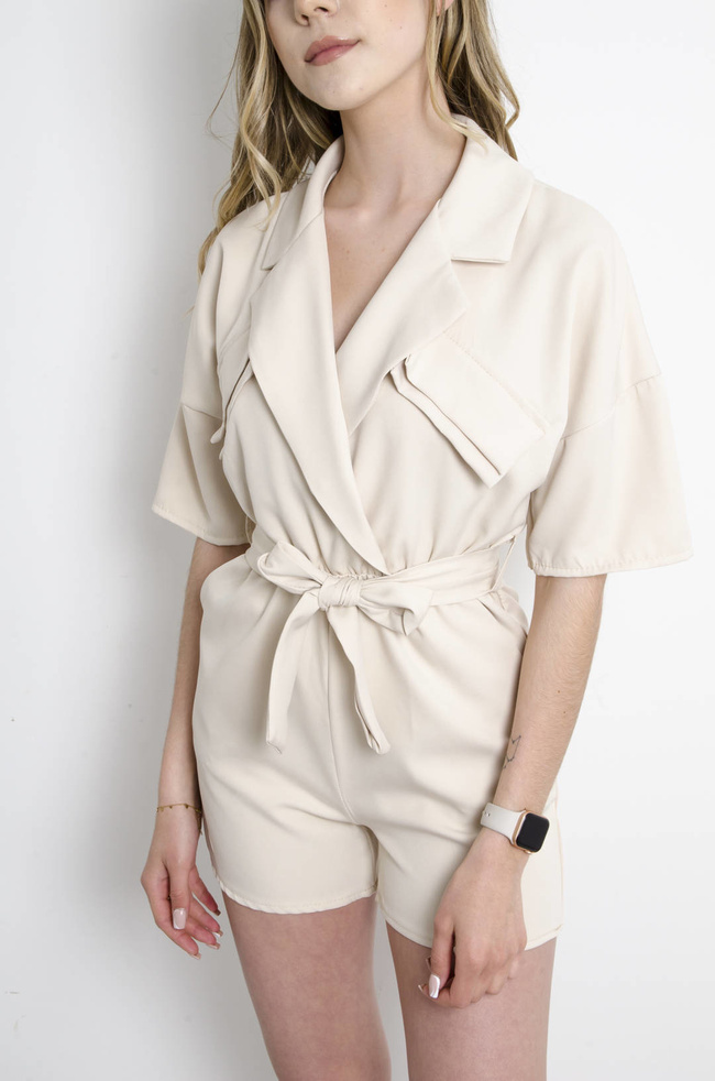 KOMBINEZON ELEGANCKI WIĄZANY W PASIE - BEŻOWY