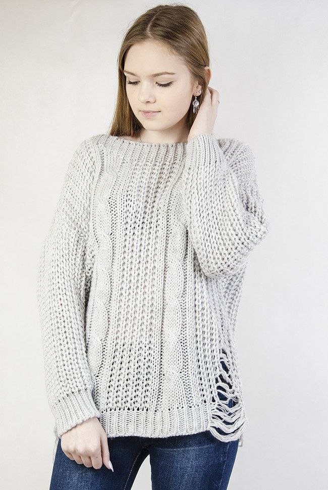 Szary sweter z szarpaniami po bokach