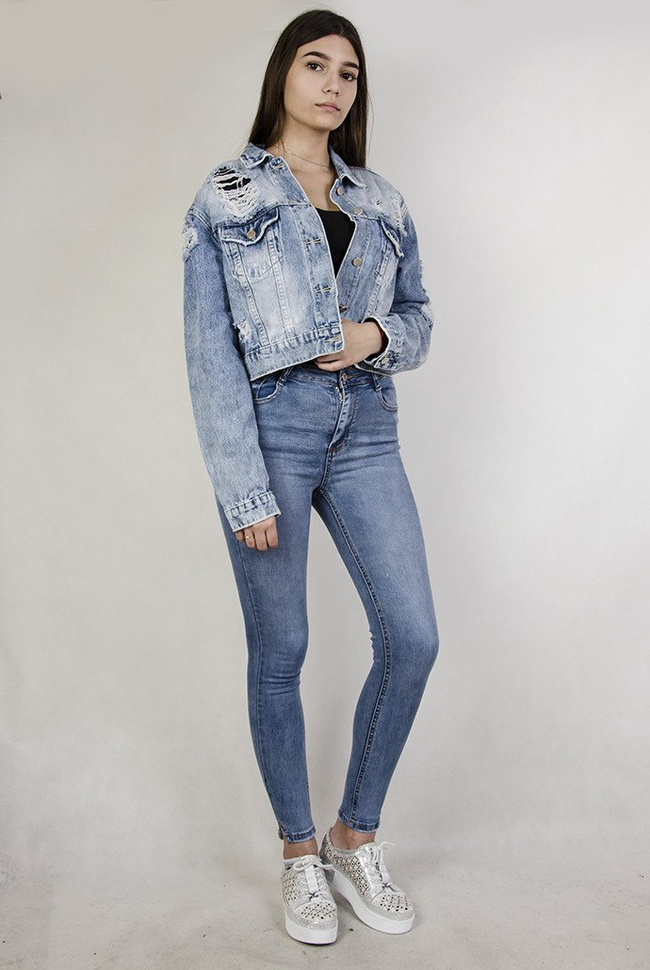 Kurtka jeansowa krótka z przetarciami oraz szarpaniami