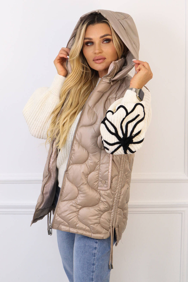 BEŻOWA PIKOWANA KAMIZELKA ZE ŚCIĄGACZAMI PO BOKACH 