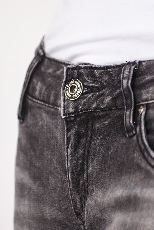 Szare spodnie jeansowe z ćwiekami i wycięciem