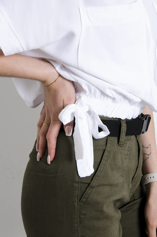 KOSZULA WIĄZANA Z KIESZENIAMI - BIAŁA