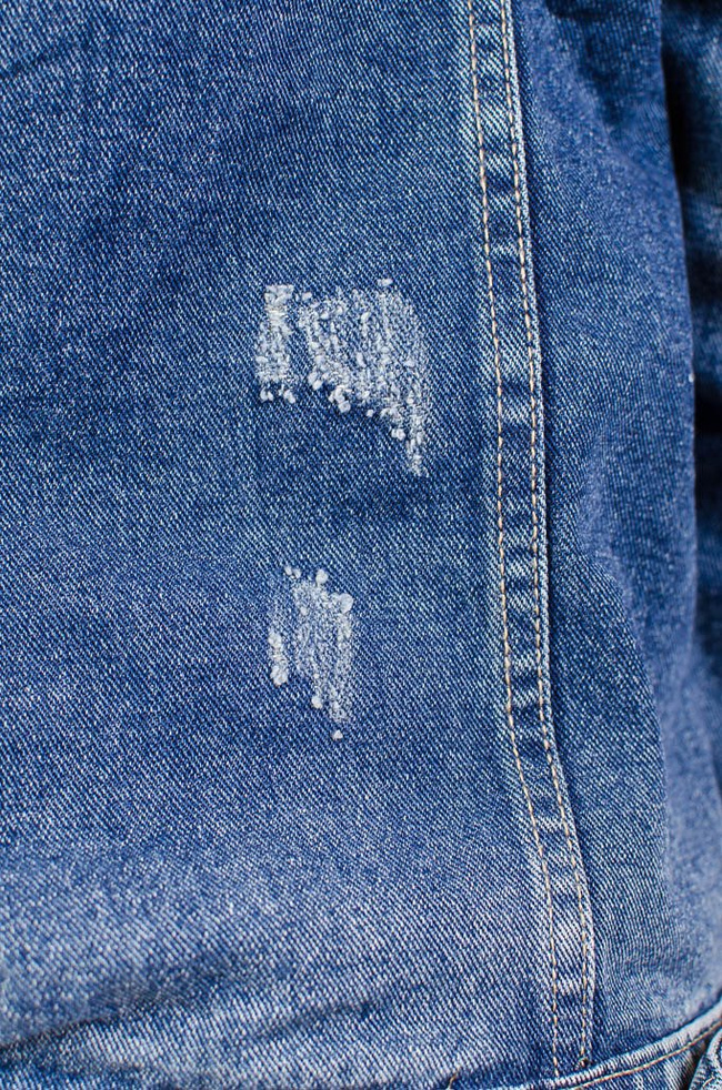 Ciemna kurtka jeansowa z kożuchem