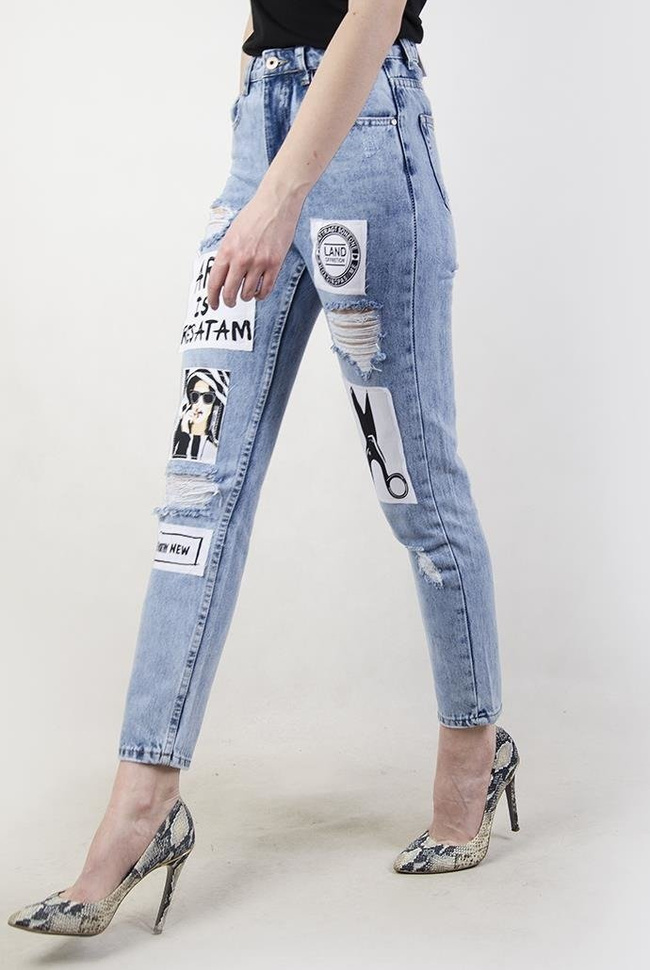 Spodnie jeansowe typu boyfriendy z naszywkami i dziurami