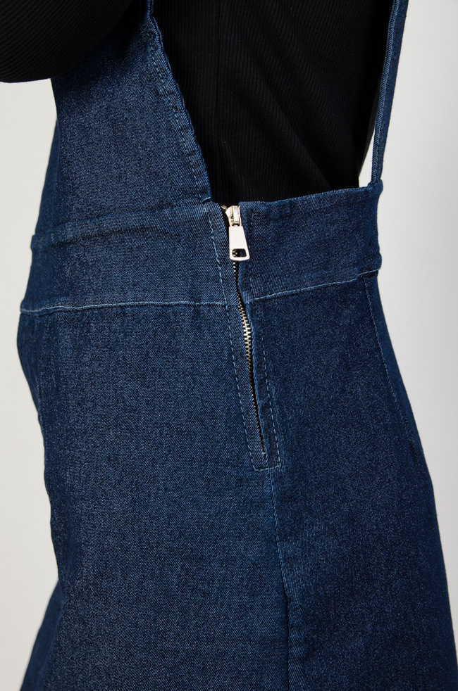 Granatowa sukienka ogrodniczka