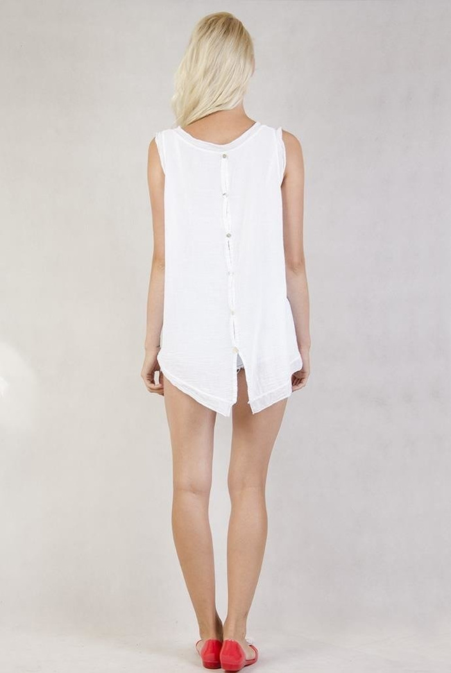 Biała bluzka z asymetrycznymi bokami ozdobiona srebrną nitką