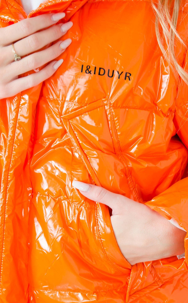 POMARAŃCZOWA WINYLOWA KURTKA Z KAPTUREM OVERSIZE