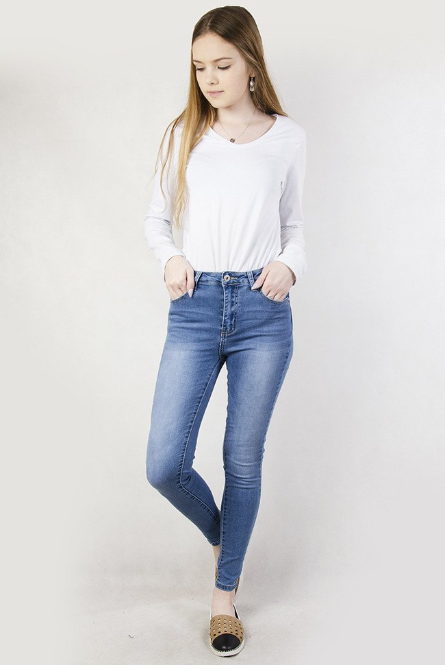 Jasne spodnie jeansowe z wysokim stanem
