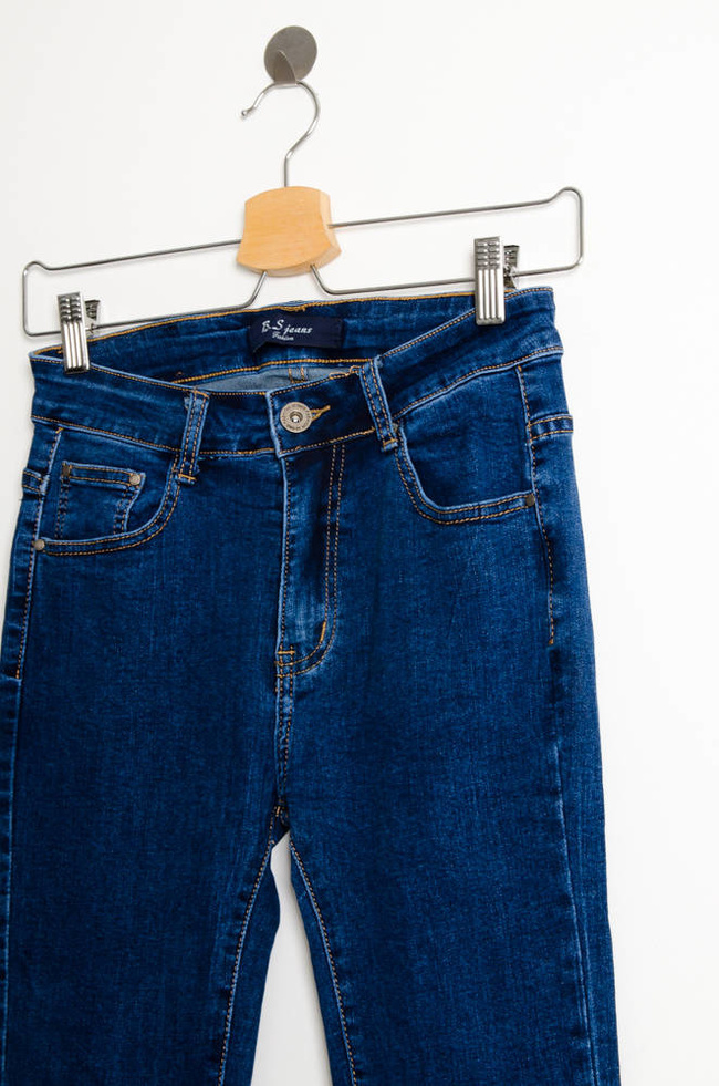 NIEBIESKIE SPODNIE JEANSOWE DZWONY Z ROZCIĘCIEM