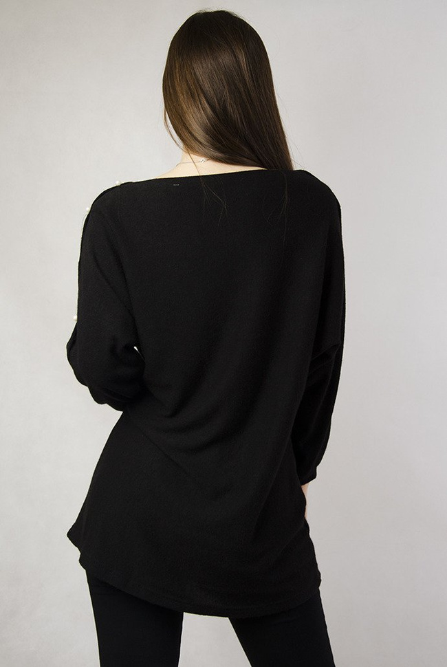 Czarna bluzka z perełkami na rękawach