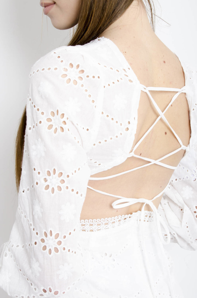 SUKIENKA AŻUROWA Z WYCIĘCIAMI - BIAŁA