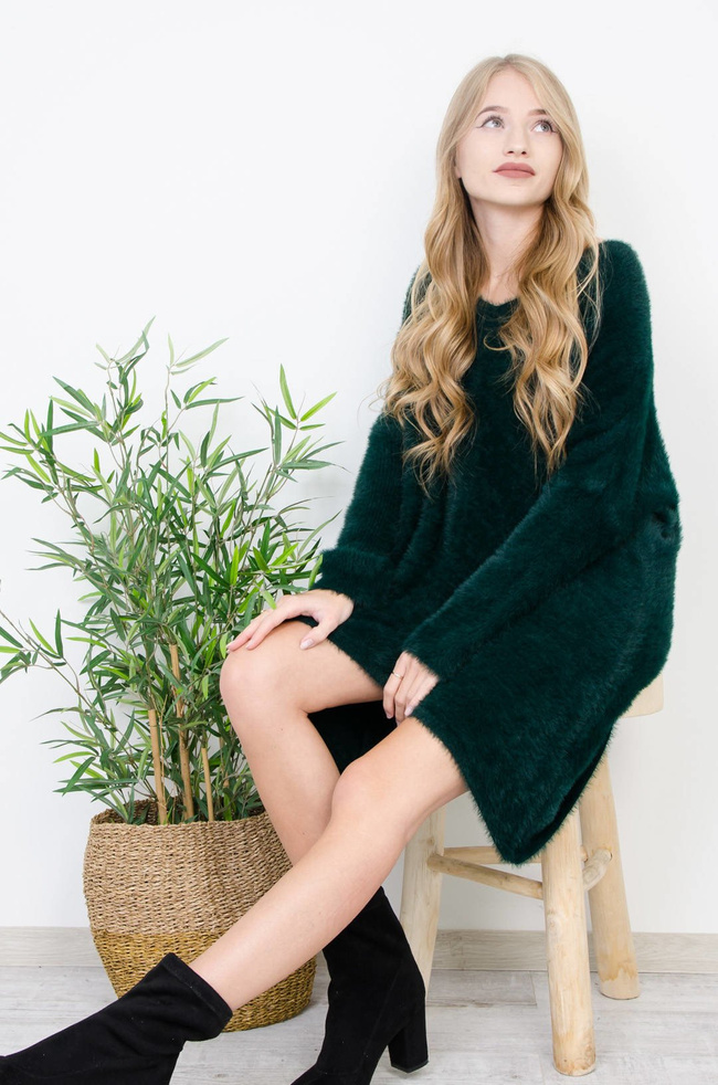 ZIELONY WŁOCHATY SWETER Z DŁUGIMI BOKAMI