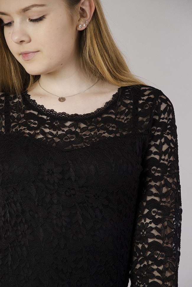 Czarne koronkowe body z wycięciem na plecach